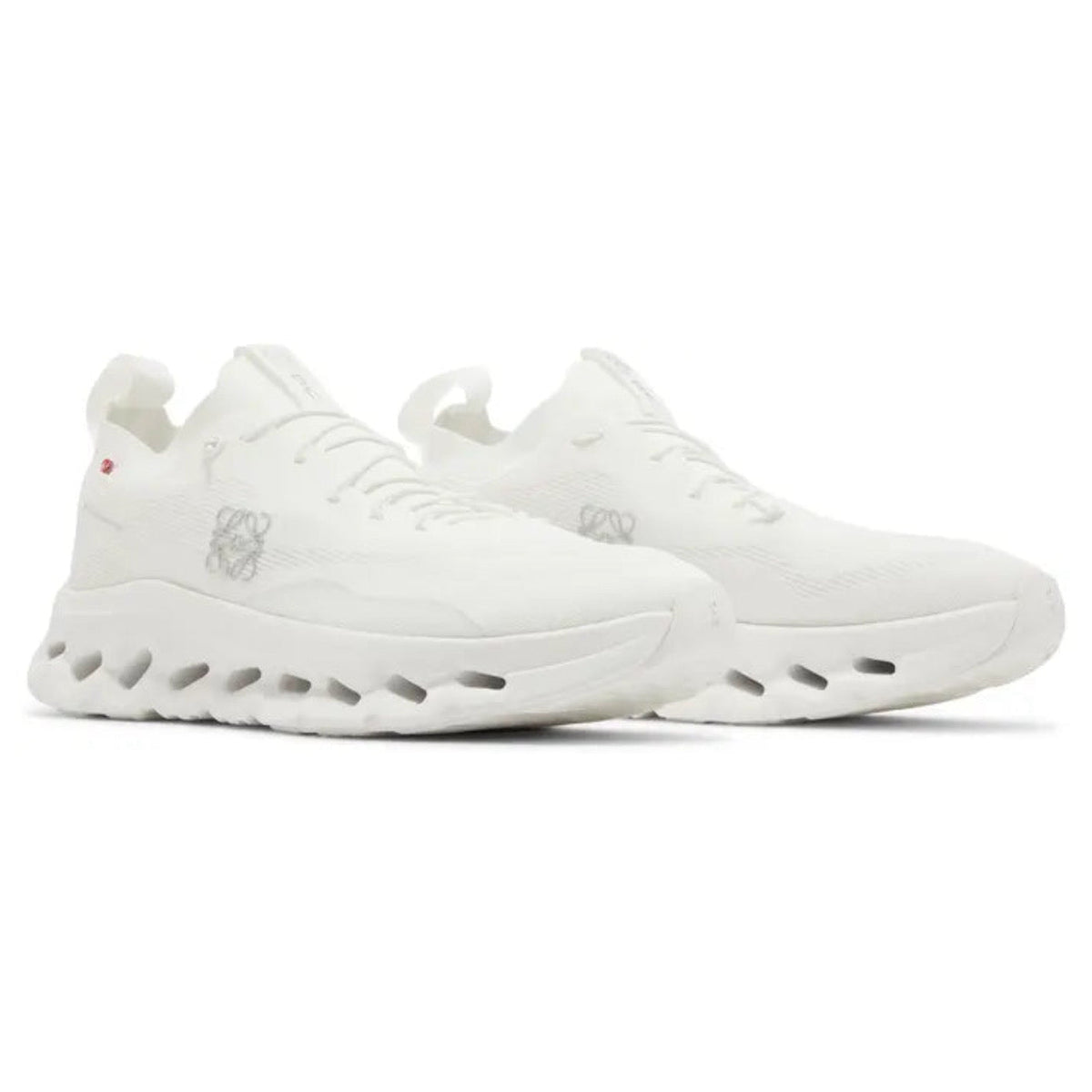 LOEWE x OnCloudtilt All white